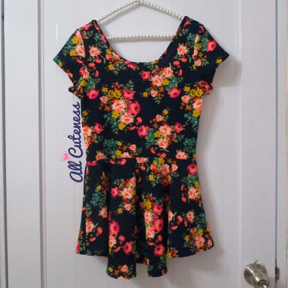 Say Any Thing Floral Peplum Top Size M - Picture 6 of 7